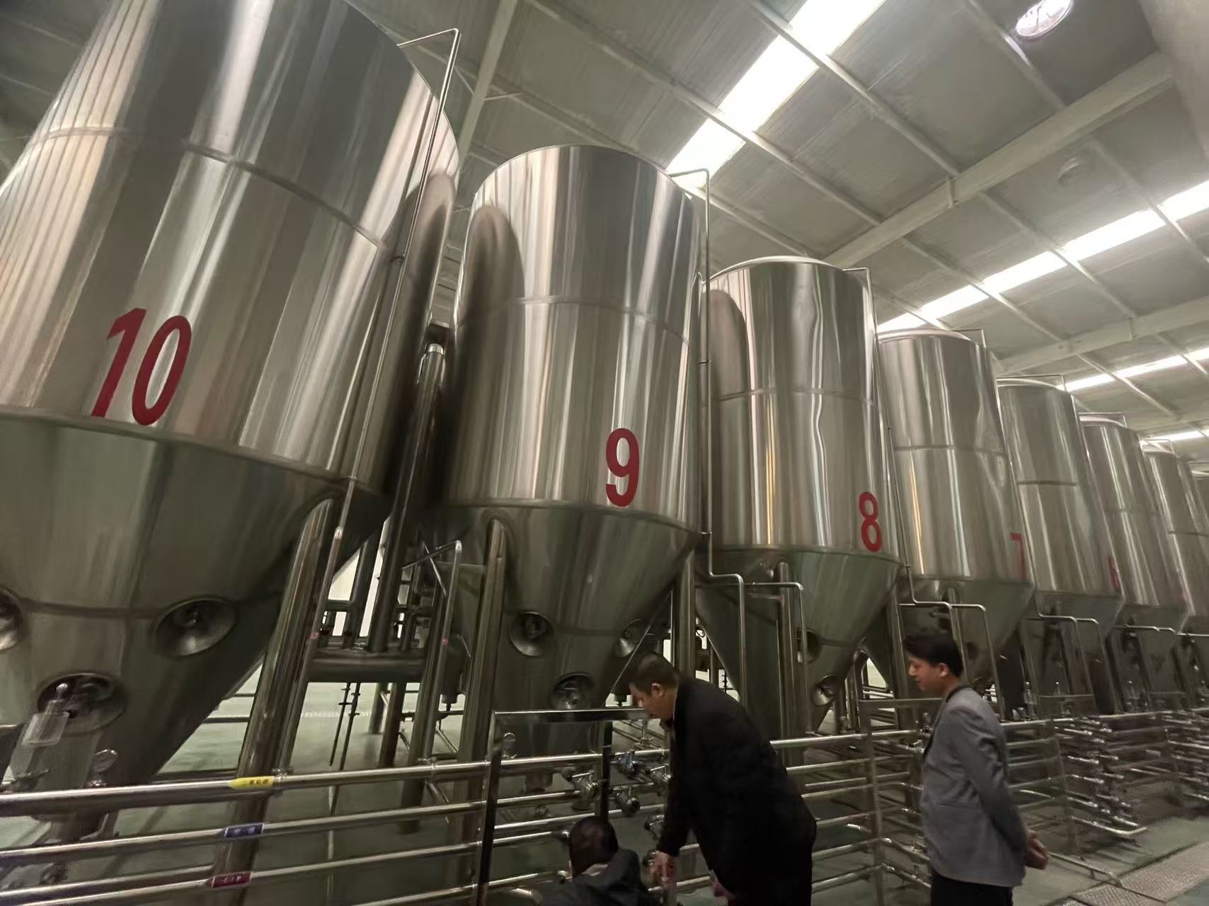 北安精酿啤酒设备厂—平面布置、设备设计、制造、调试、培训等一条龙服务